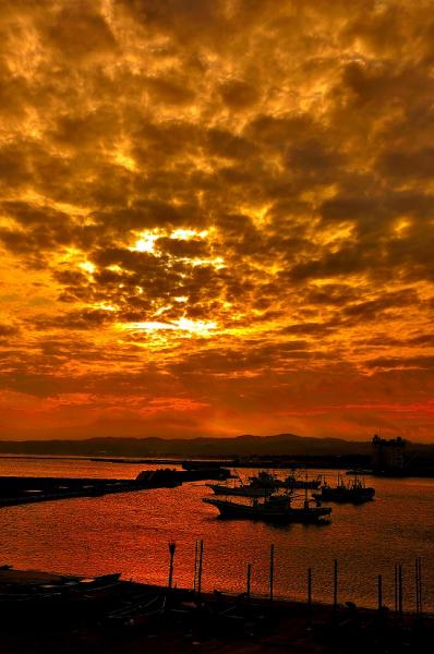 『大津漁港夕日』の画像